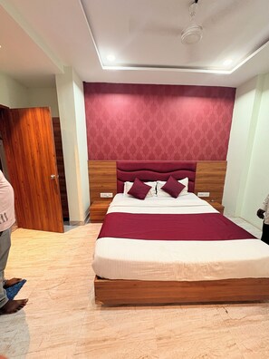Deluxe Double Room, City View - hotel hill view  (gujrat)