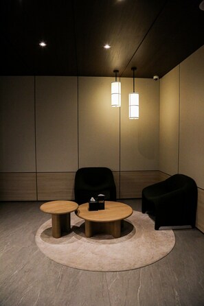 Siddeområde i lobbyen