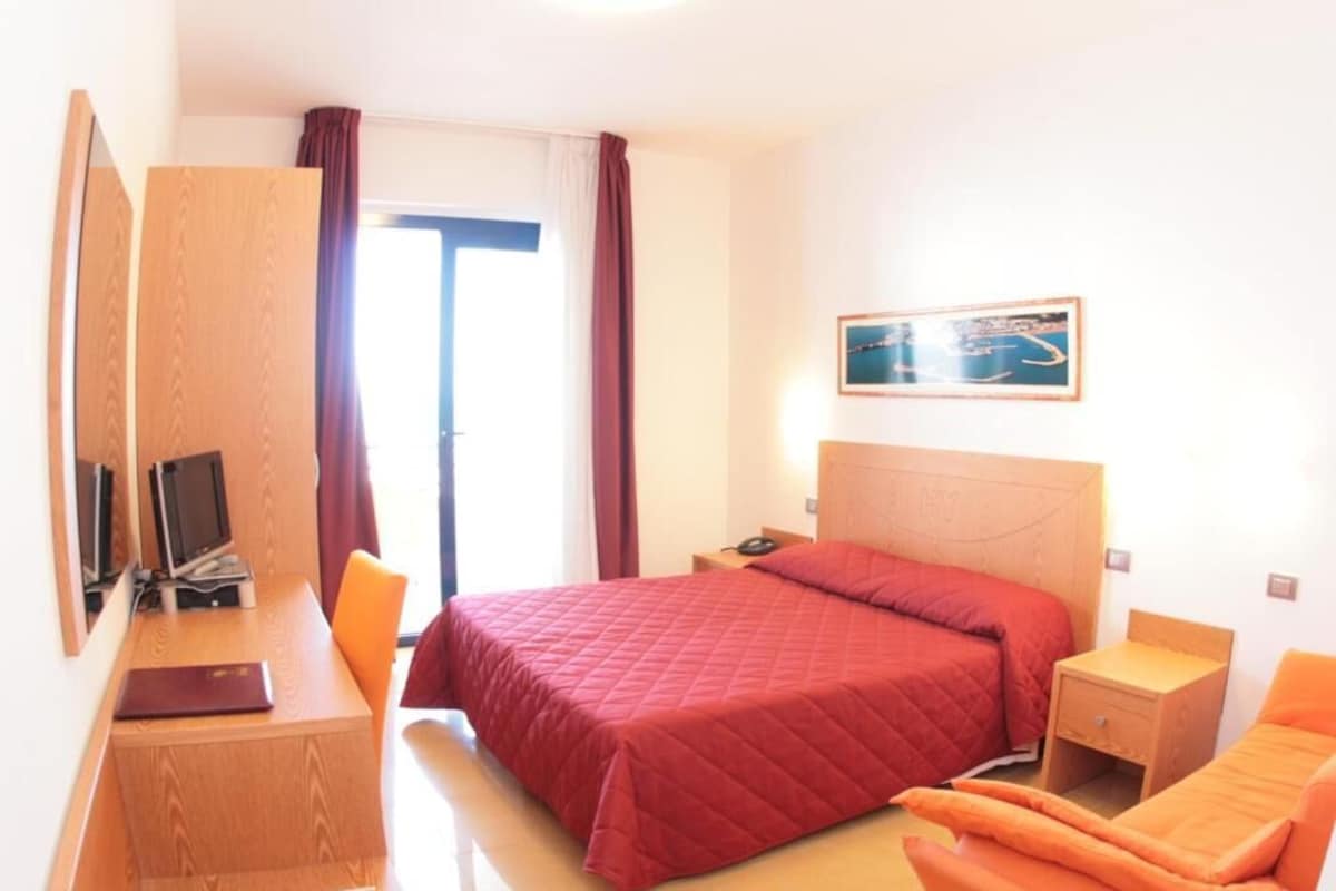 In-room safe, blackout curtains, soundproofing, free WiFi