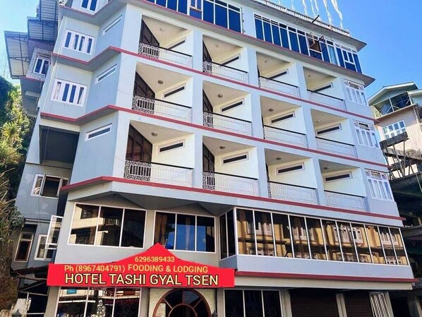Front of property - HOTEL TASHI GYAL TSEN (Gyalshing)