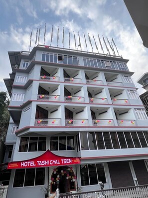 Front of property - HOTEL TASHI GYAL TSEN (Geyzing)
