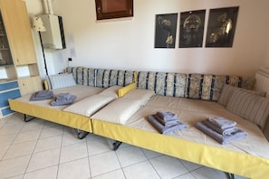 1 slaapkamer, een strijkplank/strijkijzer, wifi, beddengoed