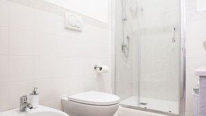 Bathroom - Two Bedrooms Apt in Sorrento Center with Terrace (Sorrento)