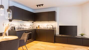 Refrigerador, microondas, horno, placa de cocina