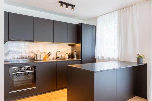 Fridge, microwave, oven, stovetop