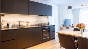 Kaffetrakter/tekoker, kjøleskap, mikrobølgeovn og ovn