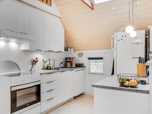 Fridge, microwave, dishwasher, cookware/dishes/utensils