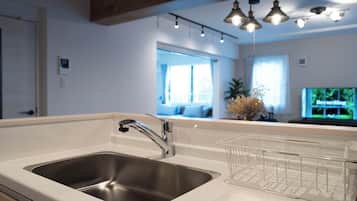 Fridge, microwave, stovetop, electric kettle