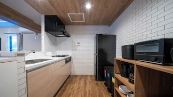 Fridge, microwave, stovetop, electric kettle