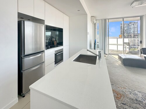 Bright Zetland Apartment with CBD Views and Fast Free WiFi