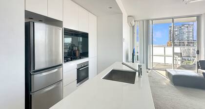 Bright Zetland Apartment with CBD Views and Fast Free WiFi