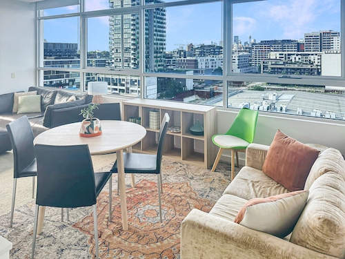 Bright Zetland Apartment with CBD Views and Fast Free WiFi