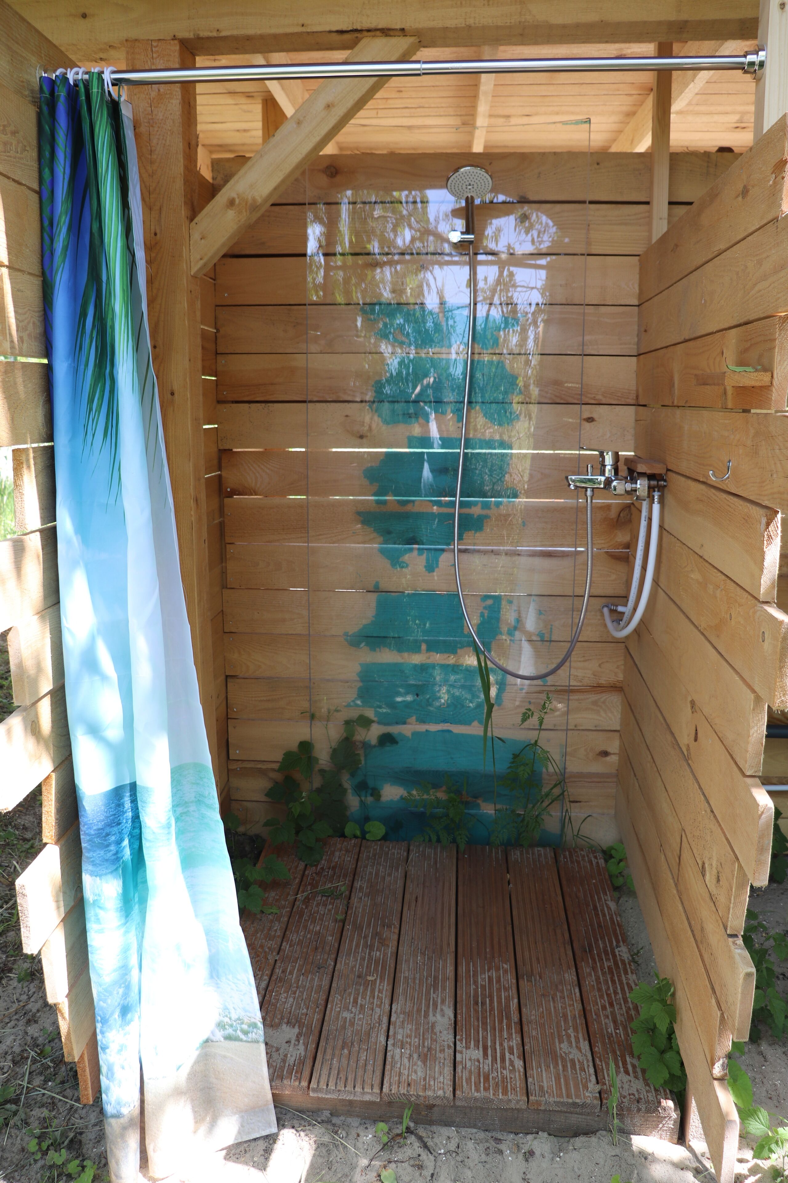 Die Jurte | Badkamer | Een douche, een hydromassagedouche, een haardroger, handdoeken