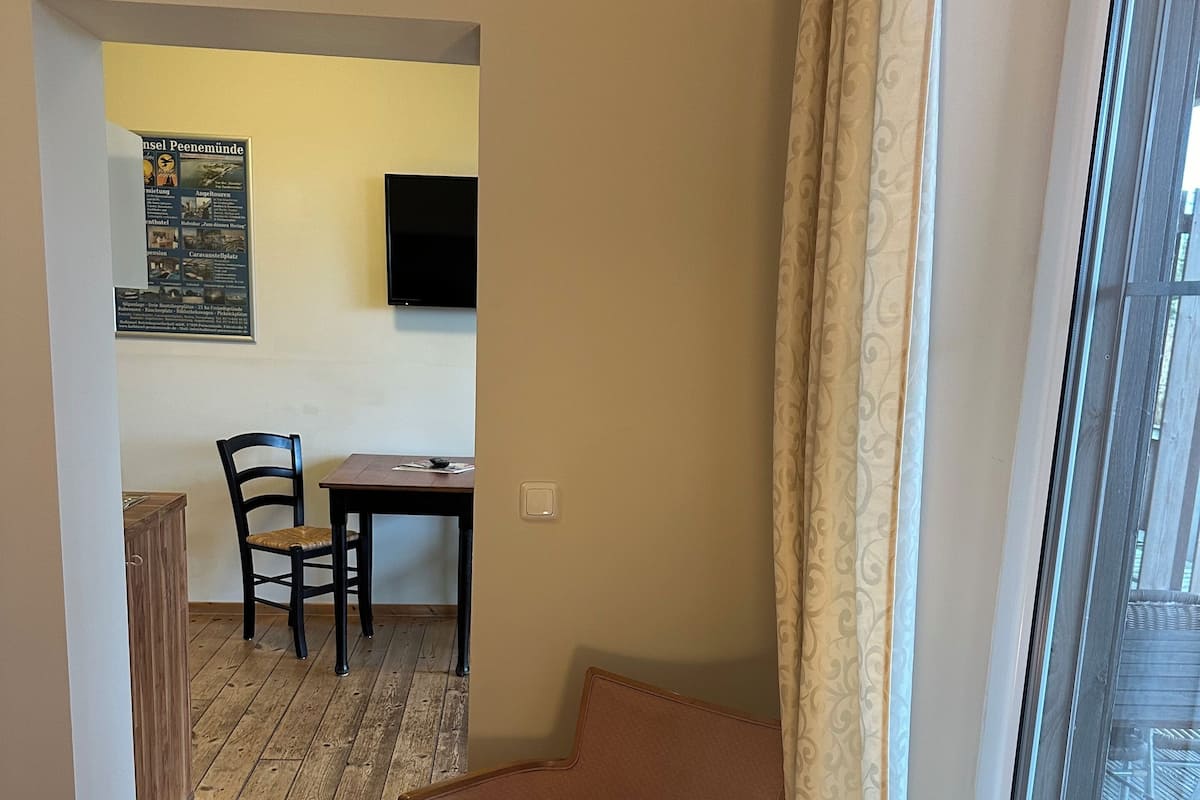 Basic Single Room | Individually decorated, individually furnished, laptop workspace