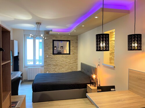 Superb furnished and equipped Studio in the heart of downtown in secure residence