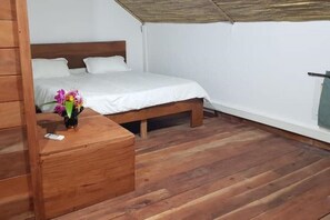 6 bedrooms, iron/ironing board, WiFi, bed sheets