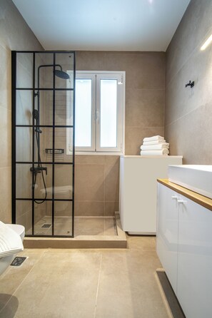 Bathroom - Superb flat in historic centre of Athens (Athens)