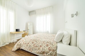 Apartment (Karori) | 2 bedrooms, hypo-allergenic bedding, blackout drapes, iron/ironing board - Superb flat in historic centre of Athens (Athens)