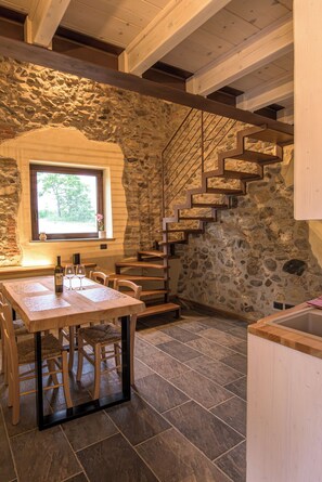 Room, 1 Bedroom, Smoking, Patio | Tempat makan