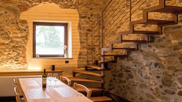 Room, 1 Bedroom, Smoking, Patio | Dining