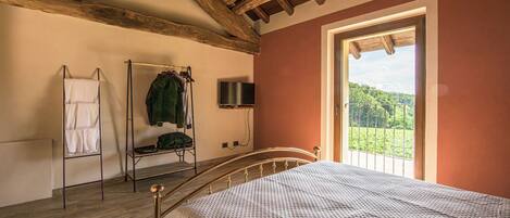 Room, 1 Bedroom, Smoking, Balcony | 1 bedroom