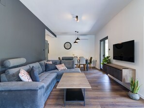 Télévision, baby-foot