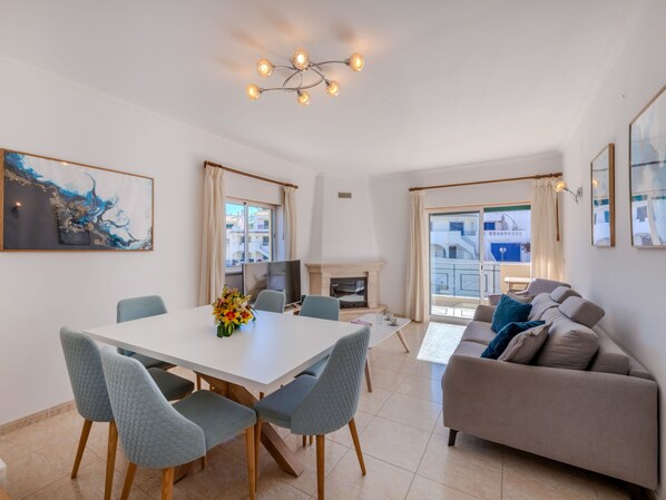 TV - Sunny Escape - VIP Properties by Interhome (Albufeira)
