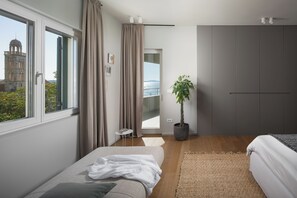 6 bedrooms, iron/ironing board, WiFi, bed sheets