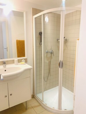 Shower, hair dryer, towels, toilet paper