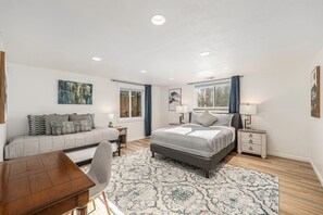 5 bedrooms, desk, iron/ironing board, travel cot