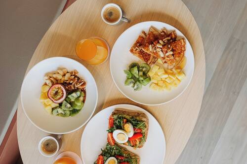 Petit déjeuner servi tous les jours en supplément