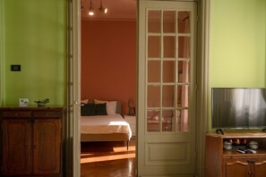 2 chambres, fer et planche à repasser, Wi-Fi, draps fournis