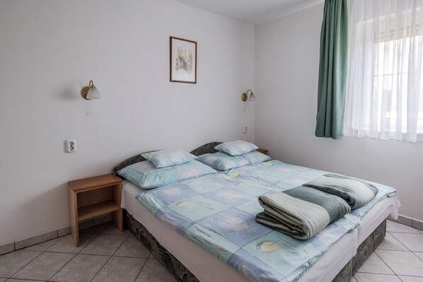 1 bedroom, WiFi, bed sheets