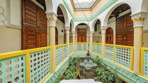 تفاصيل الفندق من الداخل