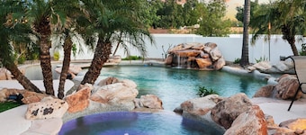 The Gold Dust Experience | Luxe Resort Style Oasis