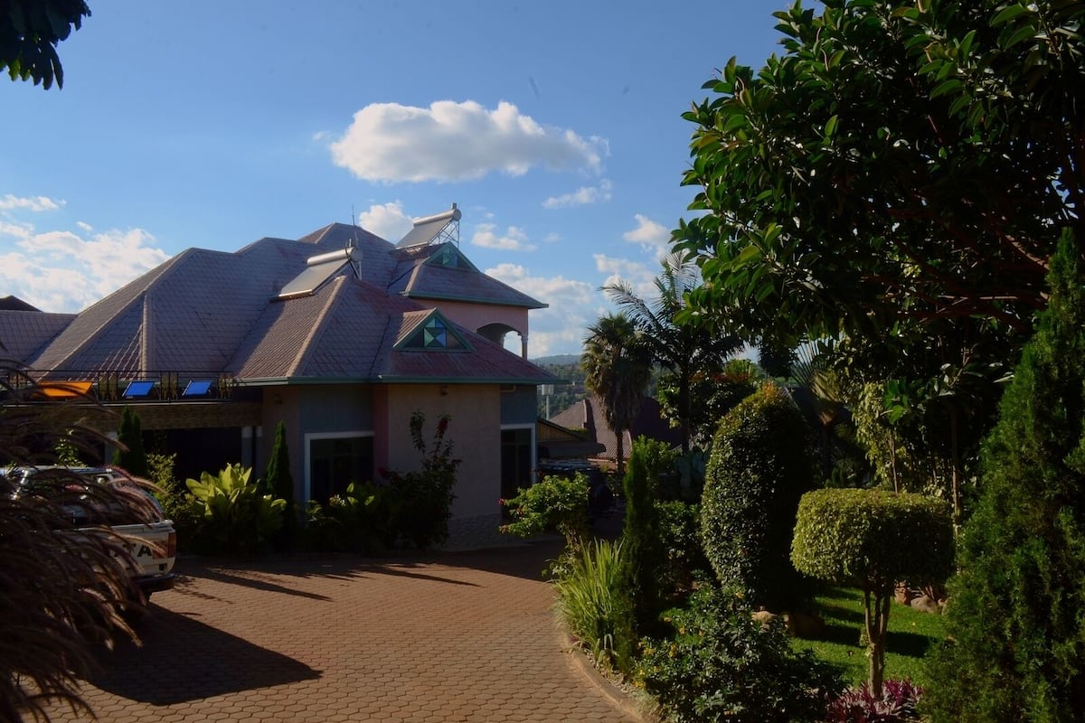 Villa familiare | 1 camera, con arredamento individuale, una scrivania, postazione laptop