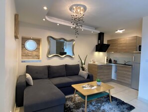 Living area - Superb furnished and equipped T2 in the heart of downtown with FREE WIFI (Montluçon)