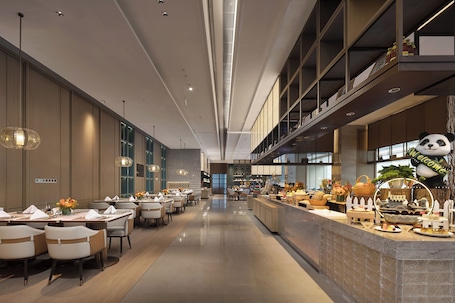 3 restaurants, breakfast served