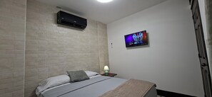3 habitaciones, escritorio, tabla de planchar con plancha y wifi gratis