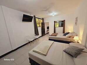 3 bedrooms, desk, iron/ironing board, free WiFi