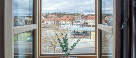 Hochwertige Bettwaren, Zimmersafe, Schreibtisch