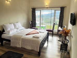 3 chambres, fer et planche à repasser, Wi-Fi, draps fournis