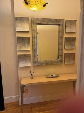 Interior - Executive Apartment, Woodford Mill, Witney (Witney)