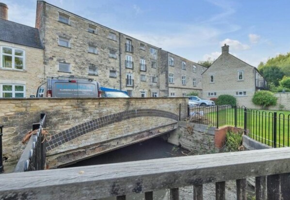 Property grounds - Executive Apartment, Woodford Mill, Witney (Witney)