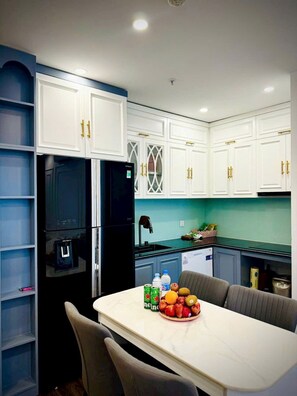 Luxury Apartment, City View | In-room dining