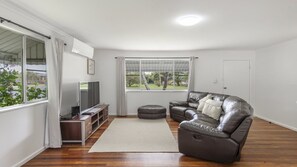 TV - TWIN PALMS RETREAT, TOP NOTCH (WOOLI)