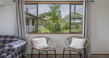 TWIN PALMS RETREAT, TOP NOTCH
