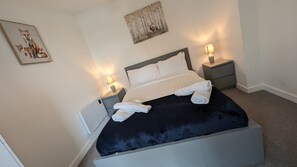 1 chambre, fer et planche Ă repasser, Wi-Fi gratuit, draps fournis
