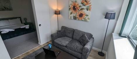 Silitysrauta/-lauta, ilmainen Wi-Fi, vuodevaatteet