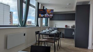 Dining - Lovely 1BR Penthouse near MCR Stadiums (Manchester)